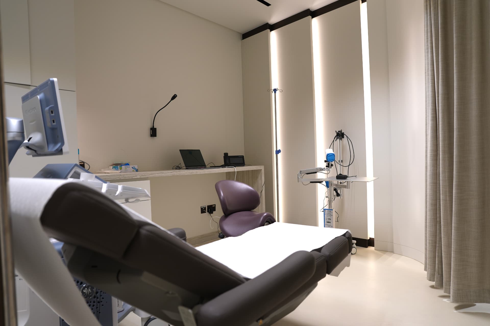 Private treatment room at Dr. Mahsa Aghaei's Dubai clinic